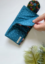 Load image into Gallery viewer, Le Petit - Garden Flowers blue