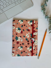 Carica l'immagine nel visualizzatore di Gallery, Quaderno A5 + Segnalibro (Lamponi e Mirtilli)