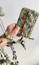 Carica l'immagine nel visualizzatore di Gallery, Portachiavi - Garden Flowers