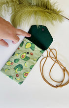 Carica l'immagine nel visualizzatore di Gallery, Astuccio porta cellulare - Avocado (trapuntata)