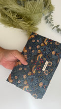 Carica l'immagine nel visualizzatore di Gallery, Pochette trapuntata - foglie blue (Nippori)