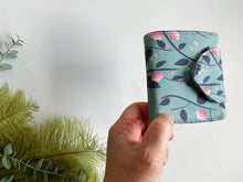 Carica l'immagine nel visualizzatore di Gallery, Le Petit - Magnolie e libellule