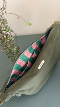 Carica l'immagine nel visualizzatore di Gallery, Moon Bag - verde militare/righe rosa e verdi (Stripes)