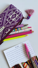 Carica l'immagine nel visualizzatore di Gallery, Astuccio - Geometrica viola