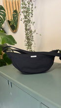 Carica l'immagine nel visualizzatore di Gallery, Moon Bag - nera /Airone (Nippori)