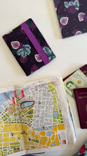 Carica l'immagine nel visualizzatore di Gallery, Porta Passaporto - Fichi