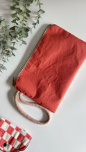 Carica l'immagine nel visualizzatore di Gallery, Pochette - Scacchiera