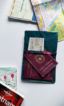 Carica l'immagine nel visualizzatore di Gallery, Porta Passaporto - Melograno