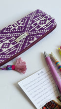 Carica l'immagine nel visualizzatore di Gallery, Astuccio - Geometrica viola