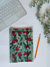 Load image into Gallery viewer, Quaderno A5 + Quaderno Maxi + Segnalibro (Papaveri e Soffioni)