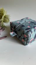Load image into Gallery viewer, Mini trousse - Magnolie e Libellule