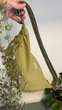 Carica l'immagine nel visualizzatore di Gallery, Moon Bag - verde acido /Airone (Nippori)