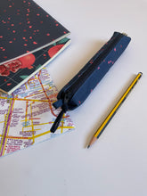 Carica l'immagine nel visualizzatore di Gallery, Astuccio Birillo + Quaderno - Chicchi di Melograno