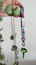 Carica l'immagine nel visualizzatore di Gallery, Portachiavi - Papaveri e Soffioni