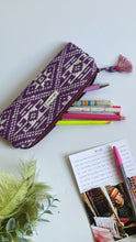 Carica l'immagine nel visualizzatore di Gallery, Astuccio - Geometrica viola