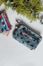 Carica l'immagine nel visualizzatore di Gallery, Pocket Pochette con tasca (Mini) - Magnolie e Libellule