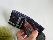 Carica l'immagine nel visualizzatore di Gallery, Le Petit - Magnolie e libellule