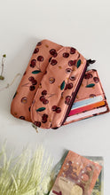 Carica l'immagine nel visualizzatore di Gallery, Pocket Pochette con tasca (Mini) - Ciliegie Salmone