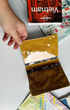 Carica l'immagine nel visualizzatore di Gallery, Porta Passaporto - 80’s