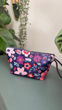 Carica l'immagine nel visualizzatore di Gallery, Gocce Pochette Maxi (idrorepellente) - Fiori