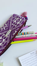 Carica l'immagine nel visualizzatore di Gallery, Astuccio - Geometrica viola