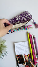 Carica l'immagine nel visualizzatore di Gallery, Astuccio - Geometrica viola double face