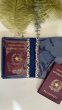 Load image into Gallery viewer, Porta Passaporto - Fiorellini (Nippori)