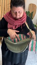 Carica l'immagine nel visualizzatore di Gallery, Moon Bag - verde militare/righe rosa e verdi (Stripes)
