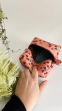 Carica l'immagine nel visualizzatore di Gallery, Mini trousse - Ciliegie Salmone