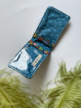 Carica l'immagine nel visualizzatore di Gallery, Pocket card - Garden Flowers Blue