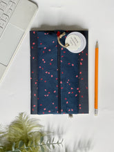 Carica l'immagine nel visualizzatore di Gallery, Quaderno A5 - Chicchi di Melograno