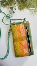 Carica l'immagine nel visualizzatore di Gallery, Astuccio porta cellulare - Color Blocks (Trapuntata)