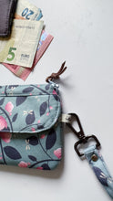 Carica l'immagine nel visualizzatore di Gallery, Pocket Pochette con tasca (Mini) - Magnolie e Libellule