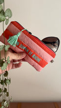 Carica l'immagine nel visualizzatore di Gallery, Astuccio trapuntato (Porta occhiali) - Rosa & Arancione (Stripes)