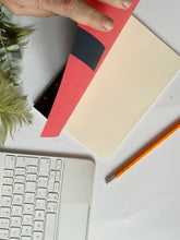 Carica l'immagine nel visualizzatore di Gallery, Astuccio Birillo + Quaderno - Chicchi di Melograno