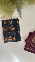 Load image into Gallery viewer, Porta Passaporto - Foglie Blue (Nippori)