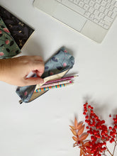 Carica l'immagine nel visualizzatore di Gallery, Astuccio mini- Magnolie e Libellule