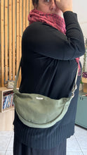 Carica l'immagine nel visualizzatore di Gallery, Moon Bag - verde militare/righe rosa e verdi (Stripes)