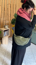 Carica l'immagine nel visualizzatore di Gallery, Moon Bag - verde militare/righe rosa e verdi (Stripes)