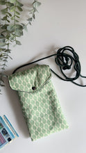 Carica l'immagine nel visualizzatore di Gallery, Astuccio porta cellulare - Foglie Salvia