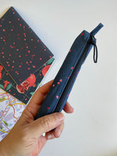 Carica l'immagine nel visualizzatore di Gallery, Astuccio Birillo + Quaderno - Chicchi di Melograno