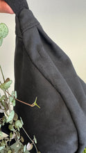 Carica l'immagine nel visualizzatore di Gallery, Piccolo difetto Moon Bag - Nera /Gingko (Nippori)