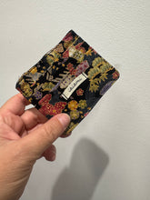 Load image into Gallery viewer, Porta Tessere - Black & gold (Nippori)