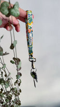 Carica l'immagine nel visualizzatore di Gallery, Portachiavi - Garden Flowers