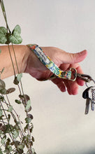 Carica l'immagine nel visualizzatore di Gallery, Portachiavi - Garden Flowers