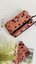 Carica l'immagine nel visualizzatore di Gallery, Pocket Pochette con tasca (Mini) - Ciliegie Salmone