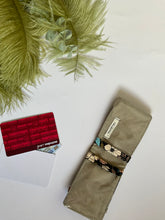 Carica l'immagine nel visualizzatore di Gallery, Pocket card - Flower Harvest