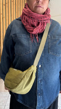 Carica l'immagine nel visualizzatore di Gallery, Moon Bag - verde acido /Airone (Nippori)
