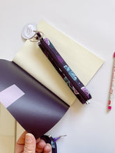 Carica l'immagine nel visualizzatore di Gallery, Porta Passaporto + Travel Journal - Fichi