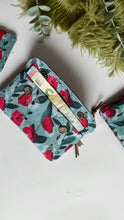 Carica l'immagine nel visualizzatore di Gallery, Pocket Pochette con tasca (Mini) - Papaveri e soffioni (interno Verde)